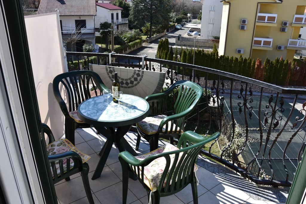 Malinska Center Apartment Exterior photo